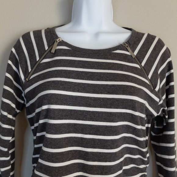 MICHAEL Michael Kors Gray & White Striped 3/4 Sleeves Top Size Medium - Picture 3 of 11